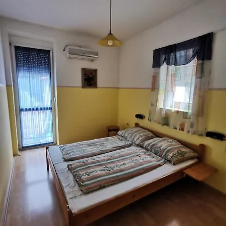 Anno 2000 Apartment